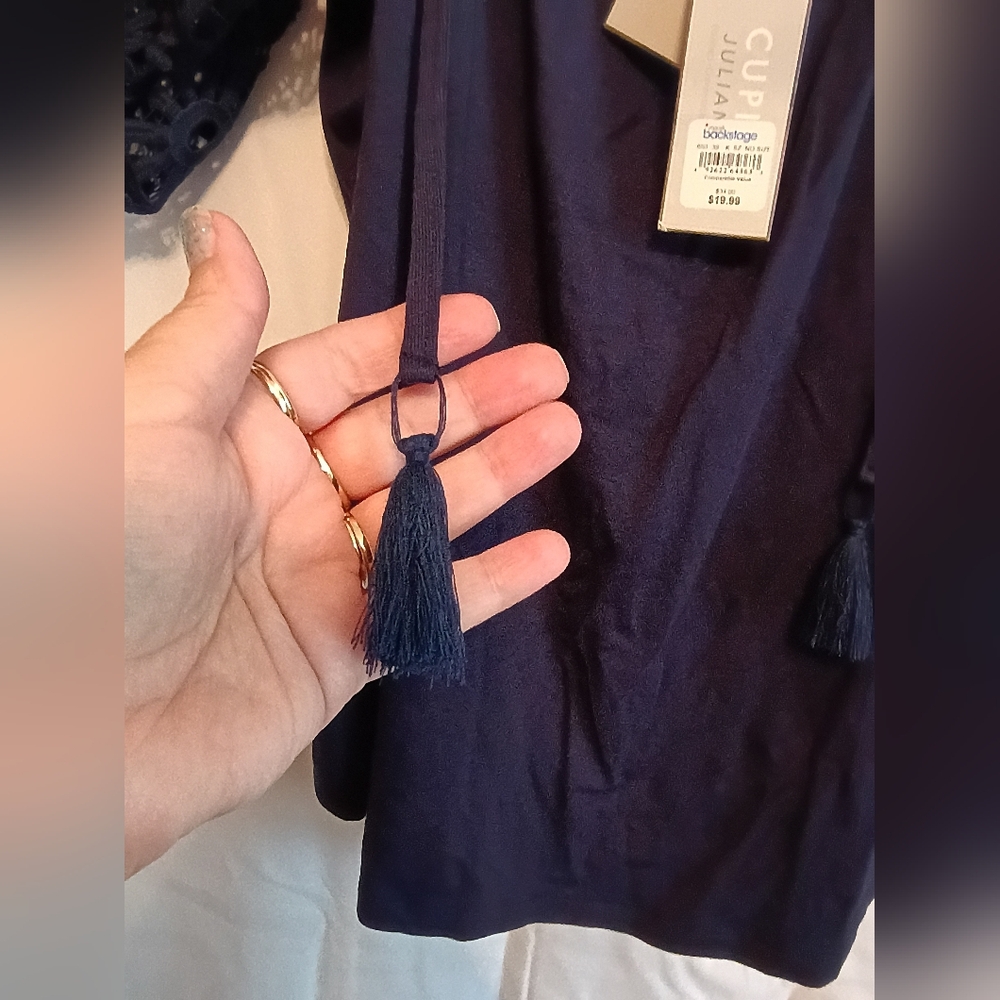 Cupio 2x  Navy Blouse with Pretty Puffy Lace Sleeves. NWT. - Picture 5 of 6
